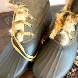 J Crew fur lined women’s rain and mud boot